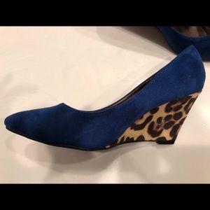 Women’s blue suede/leopard shoes